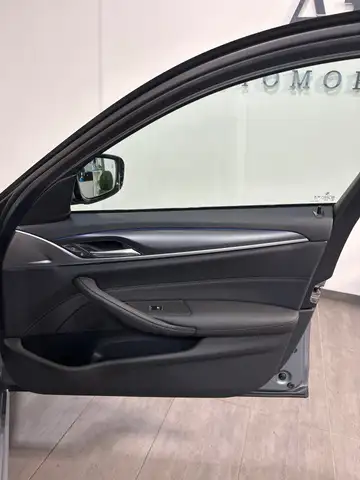 BMW 5 Series view 11