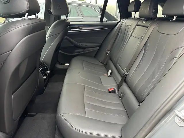 BMW 5 Series view 14