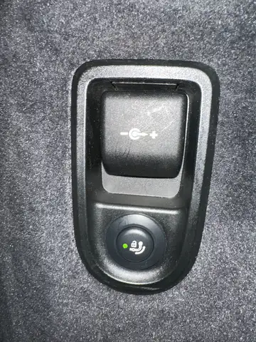 BMW 5 Series view 8