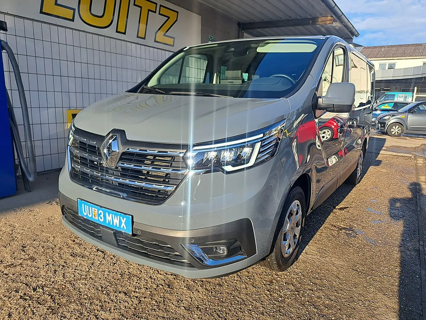 Renault Trafic Passenger Techno Blue dCi 150 Grau - 2