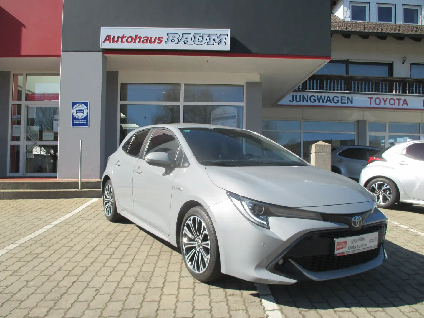 Toyota Corolla 2,0 HV 5-Türer "CLUB" SHZ, LHZ, TWW, EPH Grijs - 1
