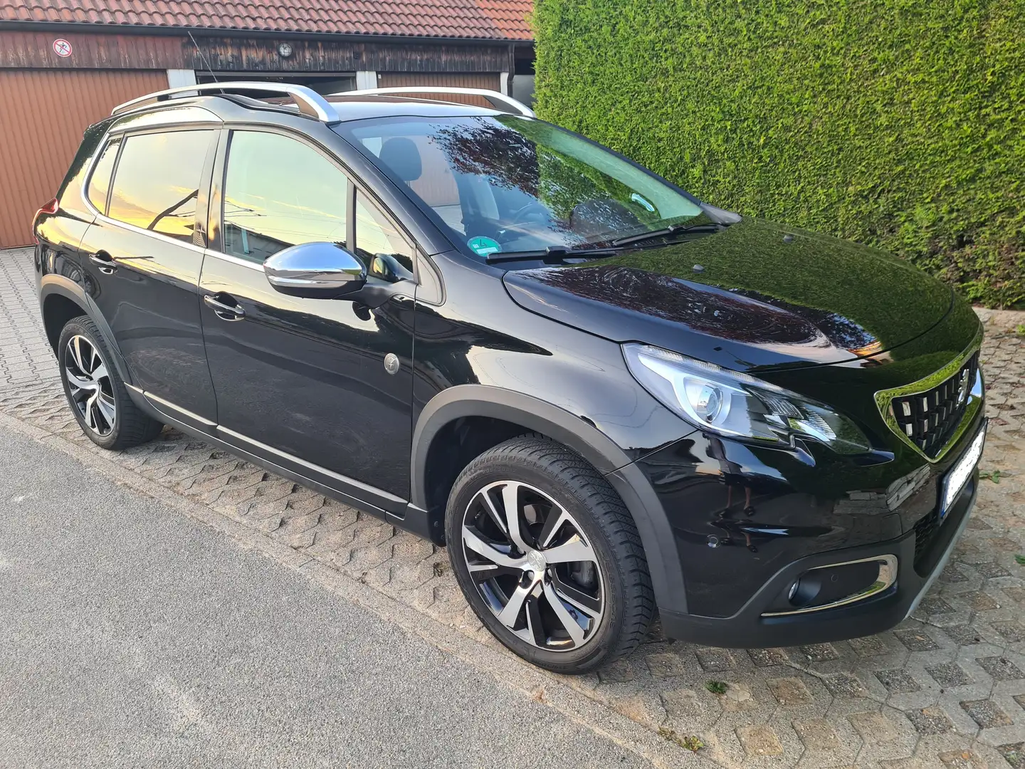Peugeot 2008 Crossway 110 EAT6 TÜV-neu Insp.-neu Reifen neu Schwarz - 1