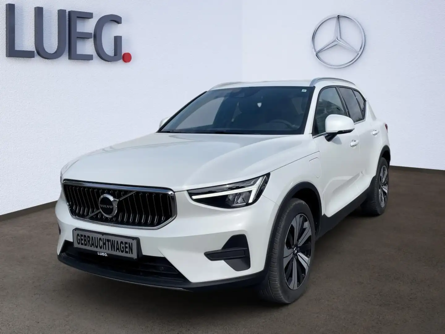 Volvo XC40 XC 40 T4 2WD Plus Bright Plug-In NAVI+LED+SOUND Weiß - 1