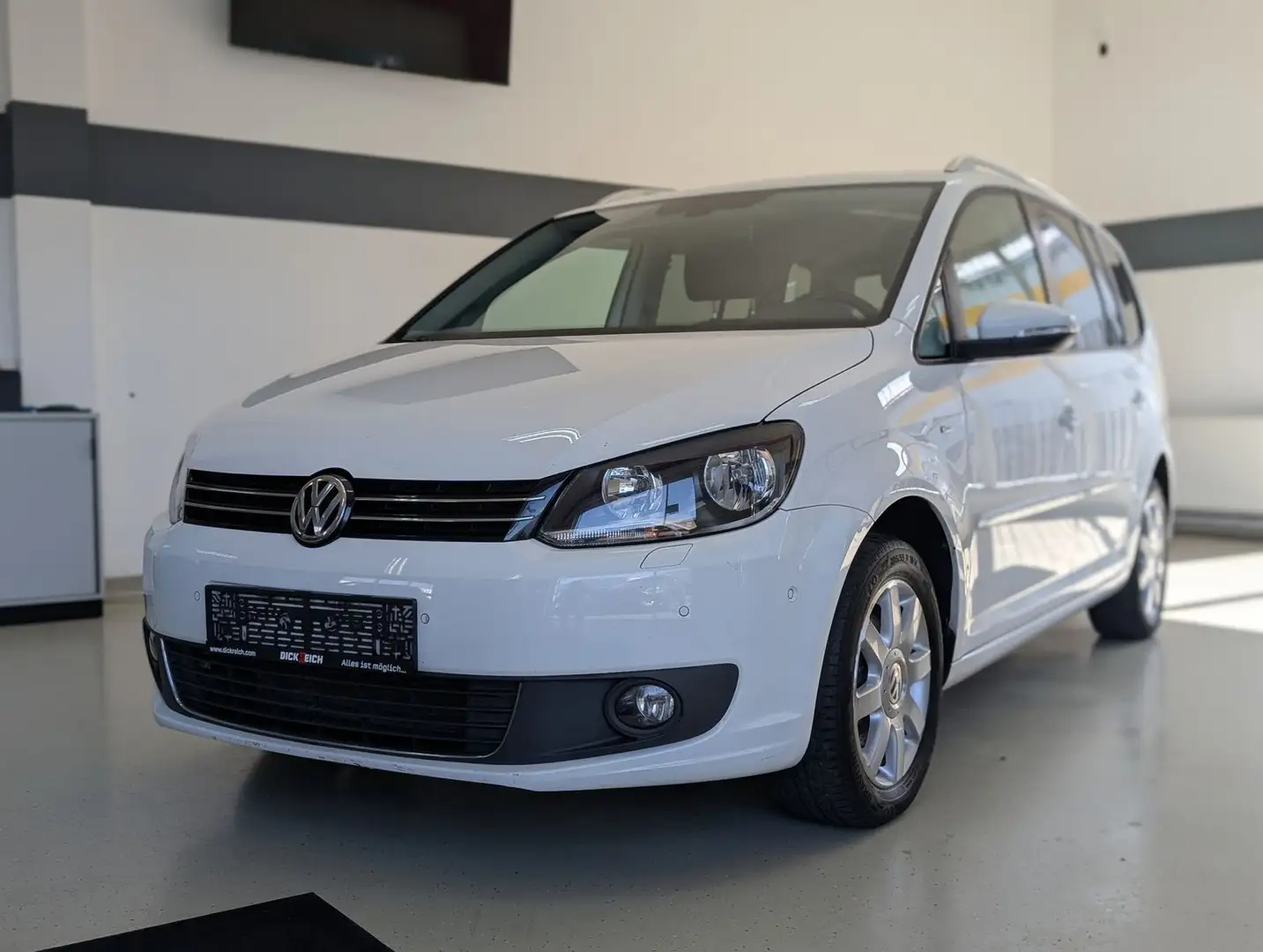 Volkswagen Touran 1,6 TDI Cup AHK SHZ NAVI PDC TEMP 2xKlima Wit - 1