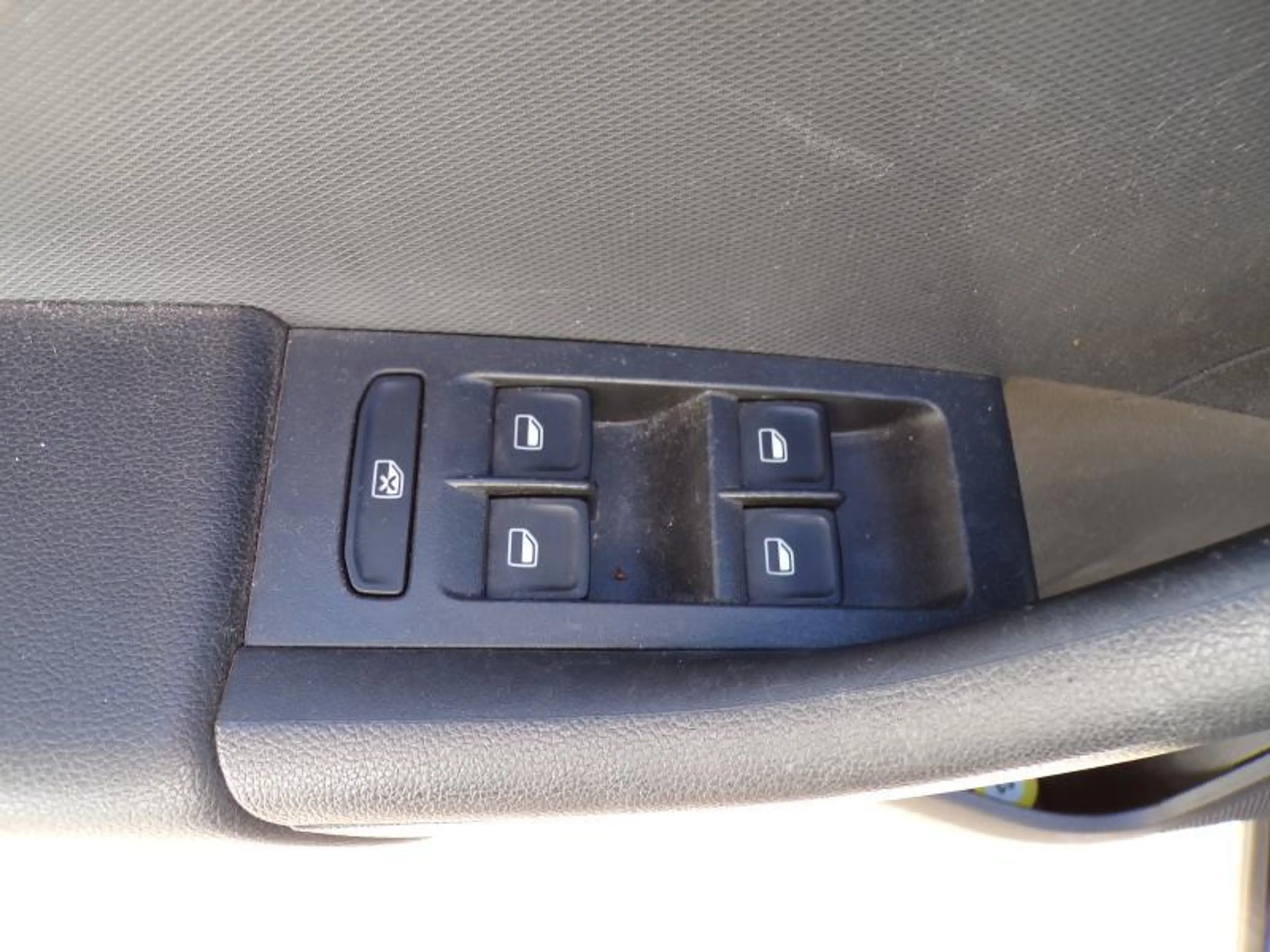 Skoda Rapid/Spaceback 1.2 86cv Noir 81.395km 03/14 Climatisation Radio — photo 7
