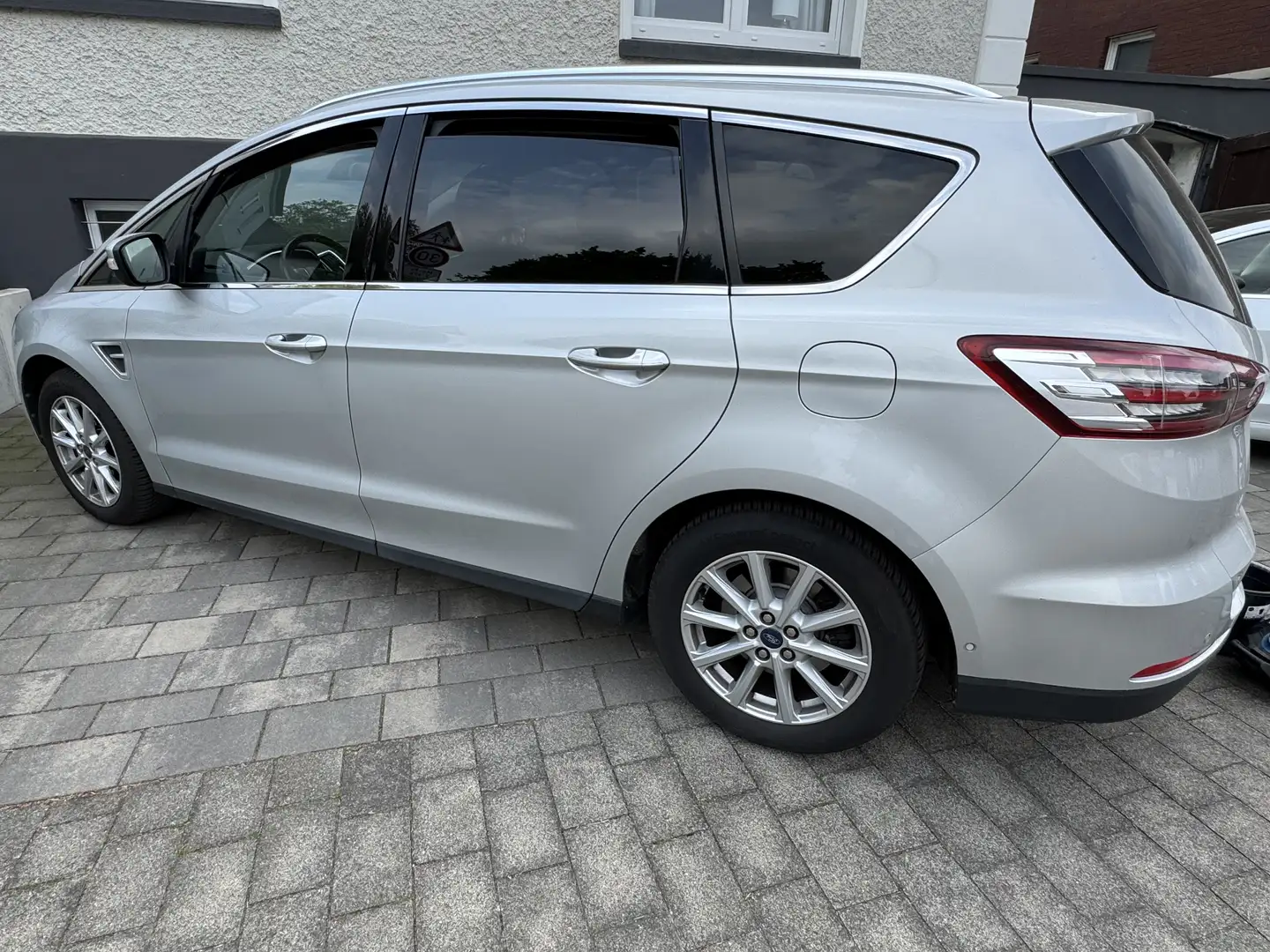 Ford S-Max Titanium Plateado - 1