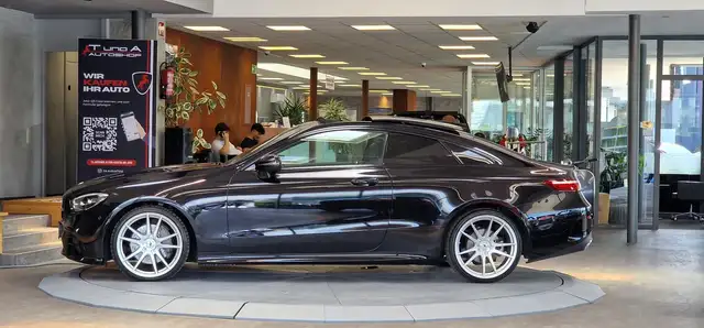 Mercedes-Benz E-Class view 4