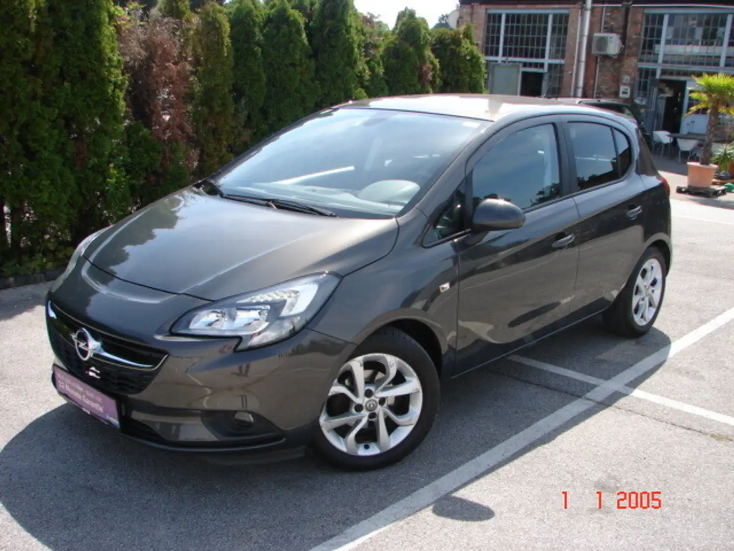 Opel Corsa 1,2 Ecotec Edition Grau - 1