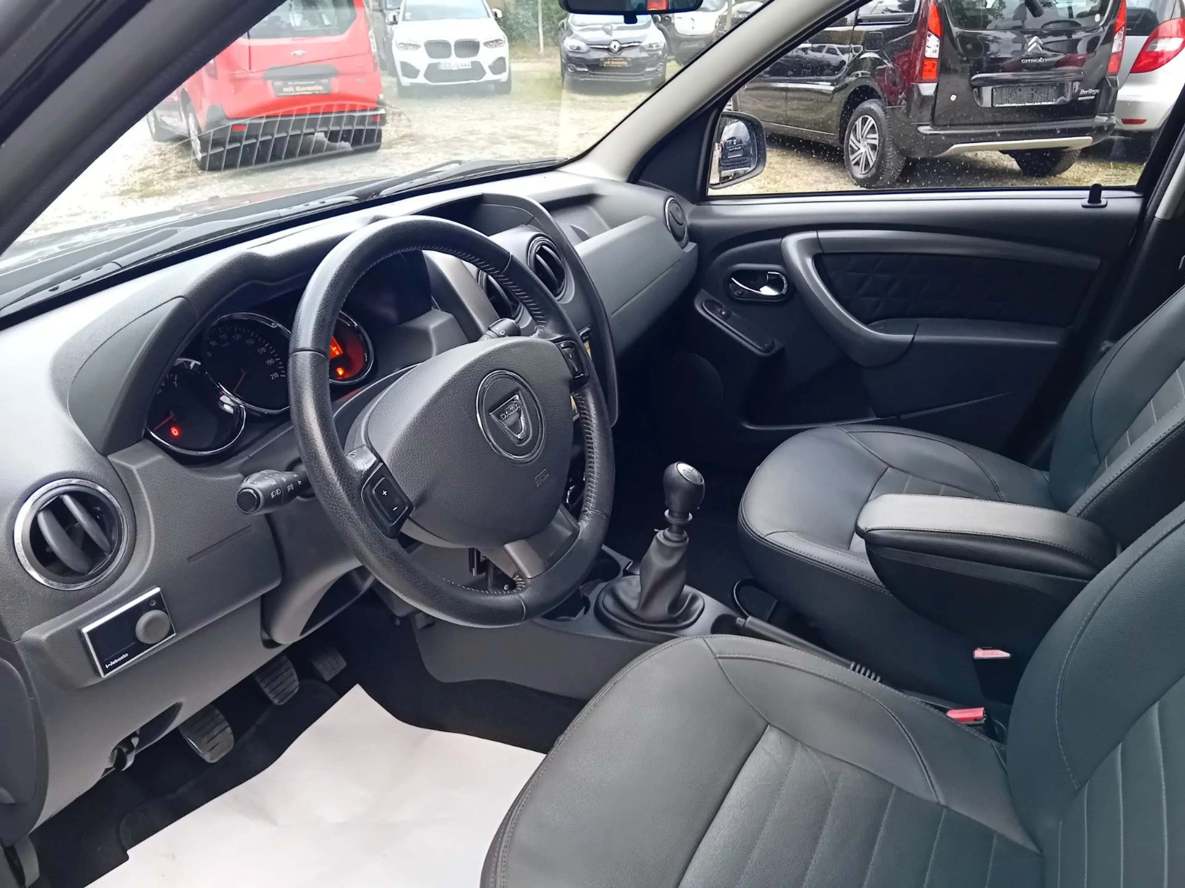 Dacia Duster I Prestige 4x2 * Standheizung * INSP+TÜV neu * Top — photo 11