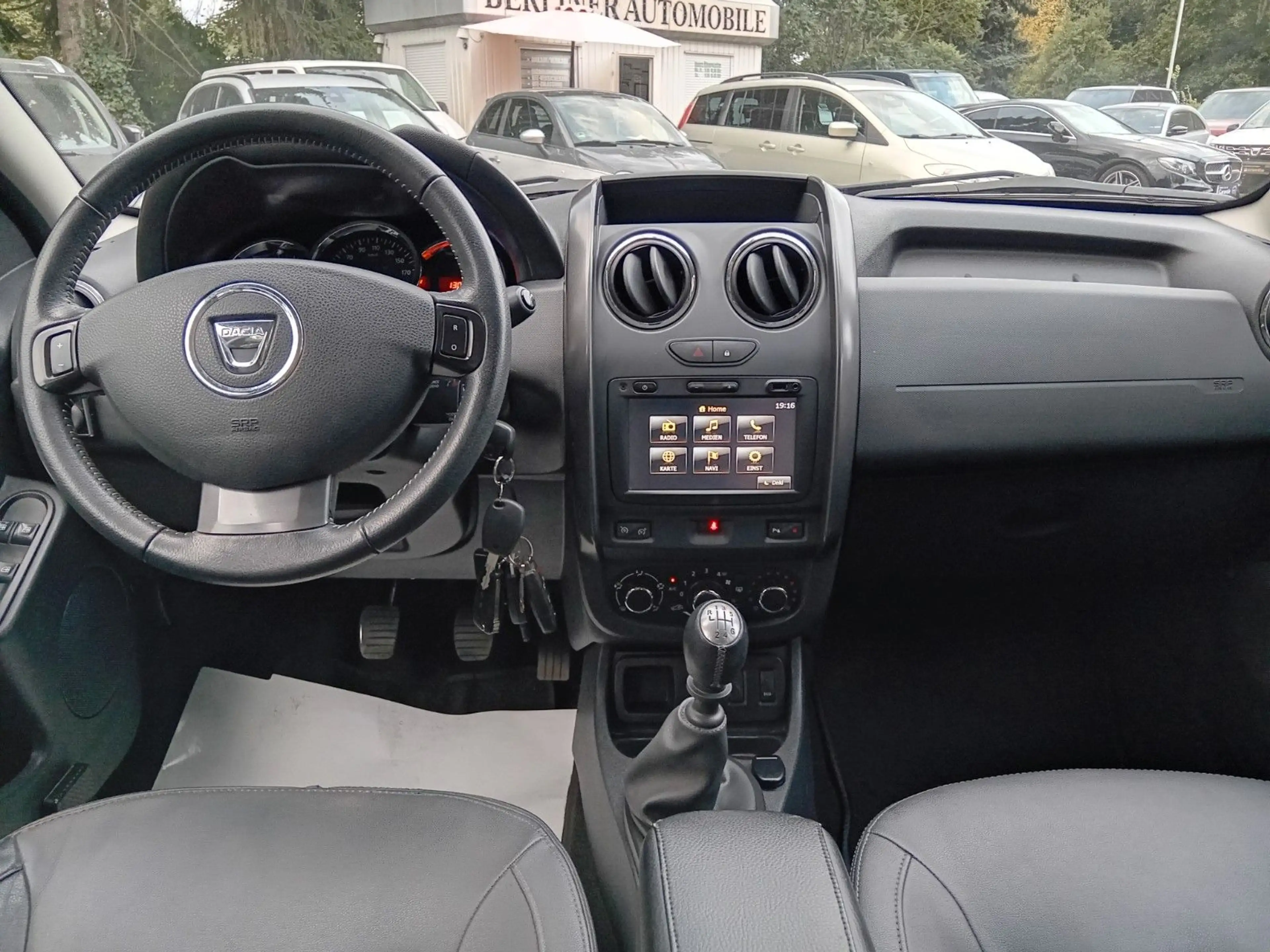 Dacia Duster I Prestige 4x2 * Standheizung * INSP+TÜV neu * Top — photo 14