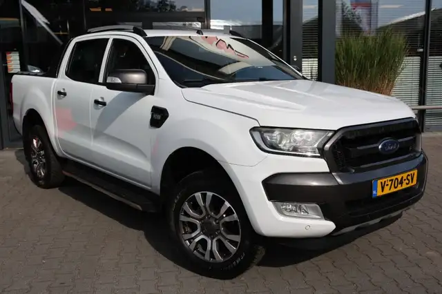 Ford Ranger 3.2 TDCI WILDTRAK SUPERCAB A/T 2 ZITS VAN