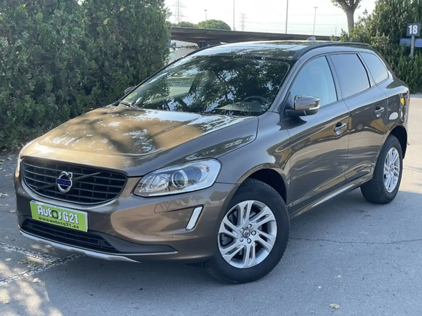 Volvo XC60 D3 Kinetic 150 Marrón - 1