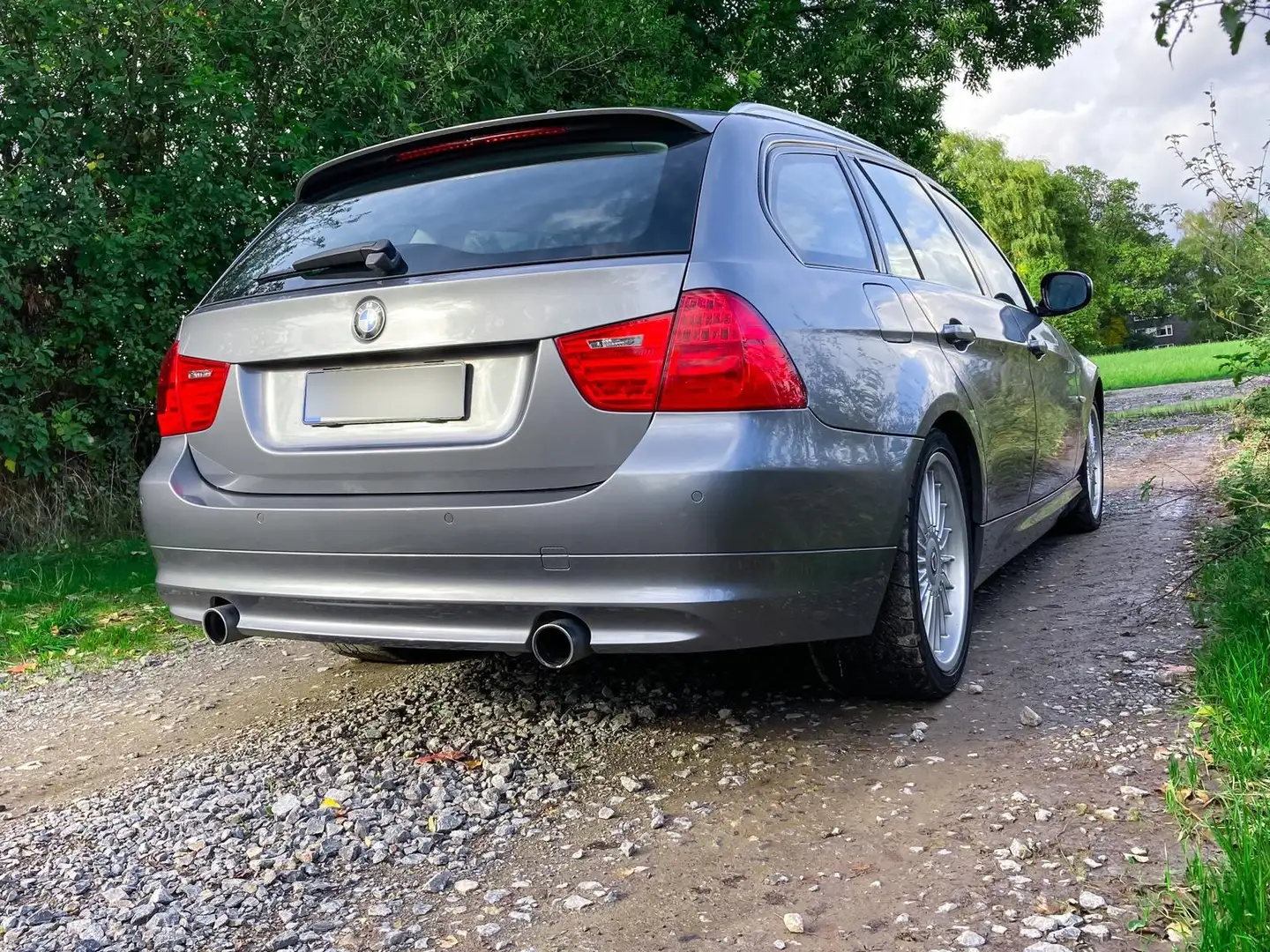 BMW 335 335d DPF Touring Aut. Edition Exclusive - 2