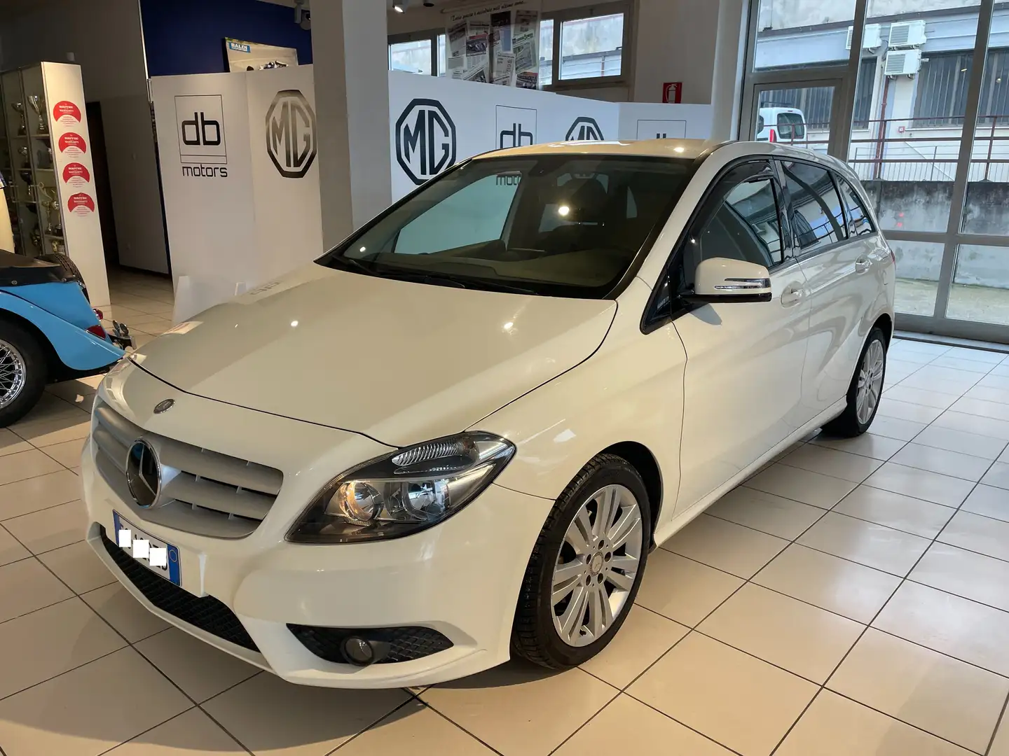 Mercedes-Benz B 180 1.6 Benzina Executive E6 OK Neopatentati Bianco - 1