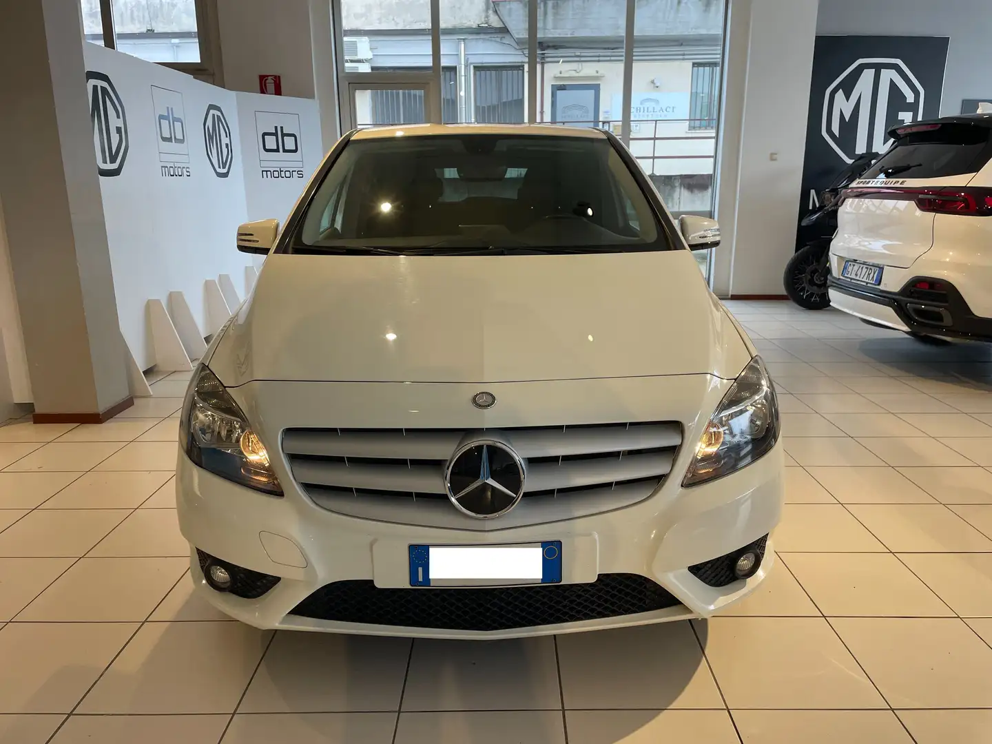 Mercedes-Benz B 180 1.6 Benzina Executive E6 OK Neopatentati Bianco - 2
