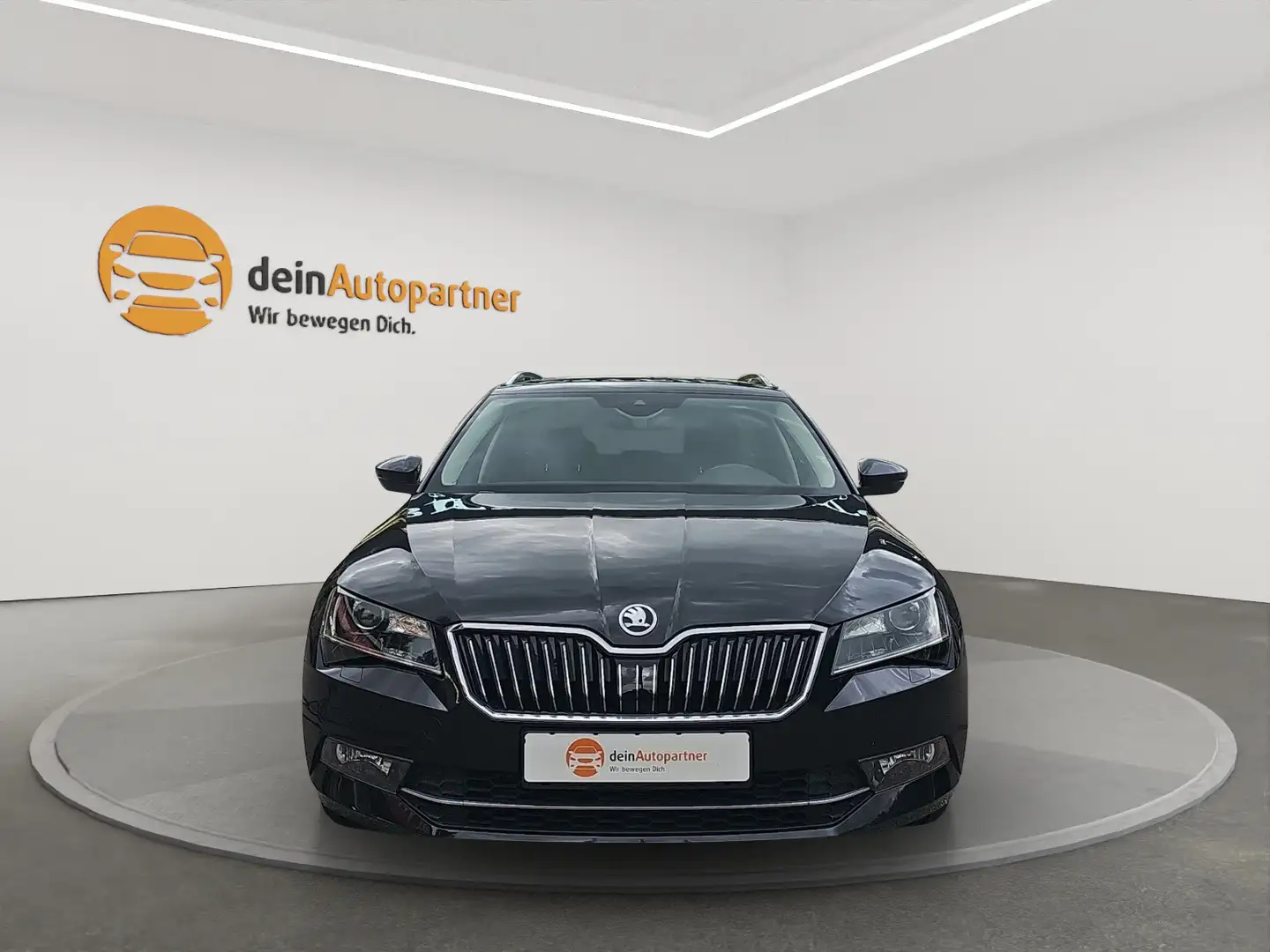 Skoda Superb Combi Style 4x4 Navi RFK Xenon Pano Schwarz - 2