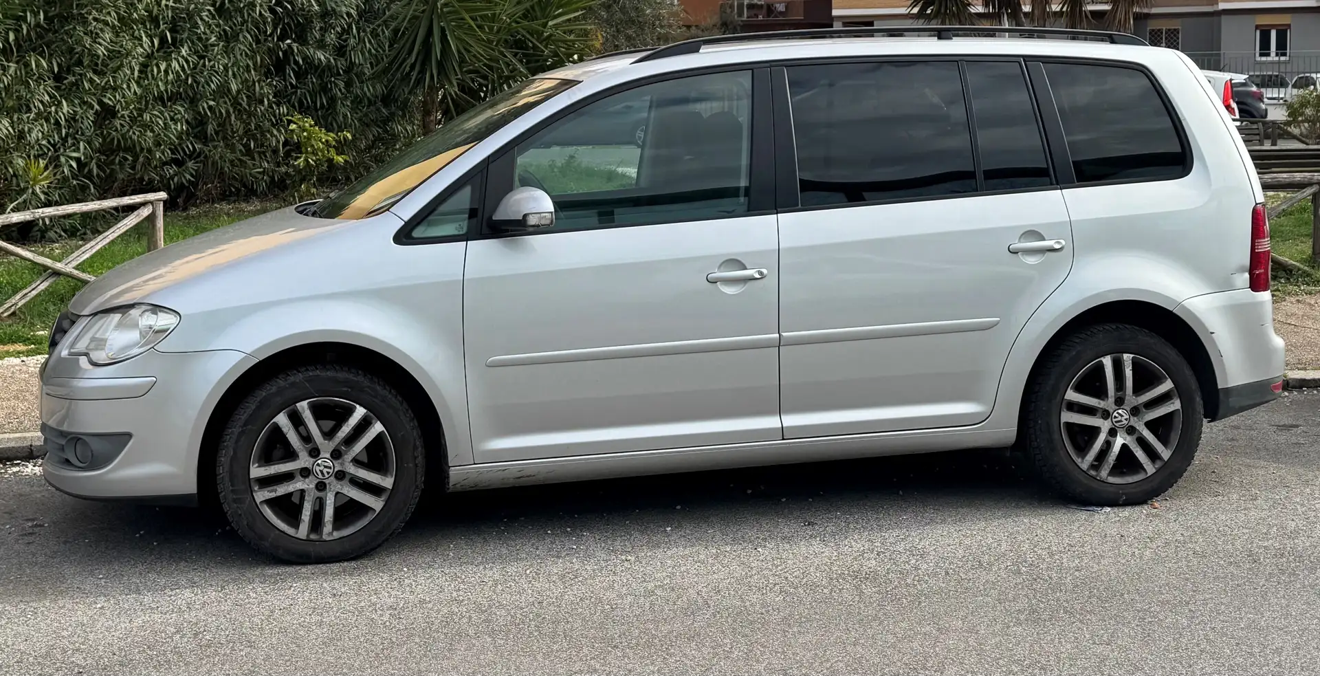 Volkswagen Touran Touran trendline 2.0 TDI dpf, 7 posti Argento - 2