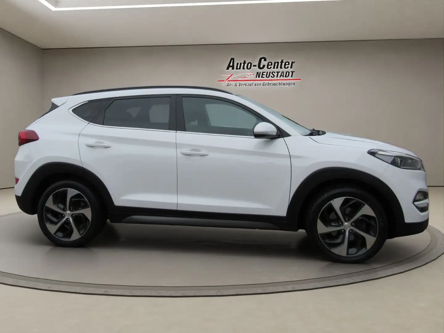 Hyundai TUCSON blue Style 2WD AHK/PDC/KAMERA/SHZ Weiß - 2