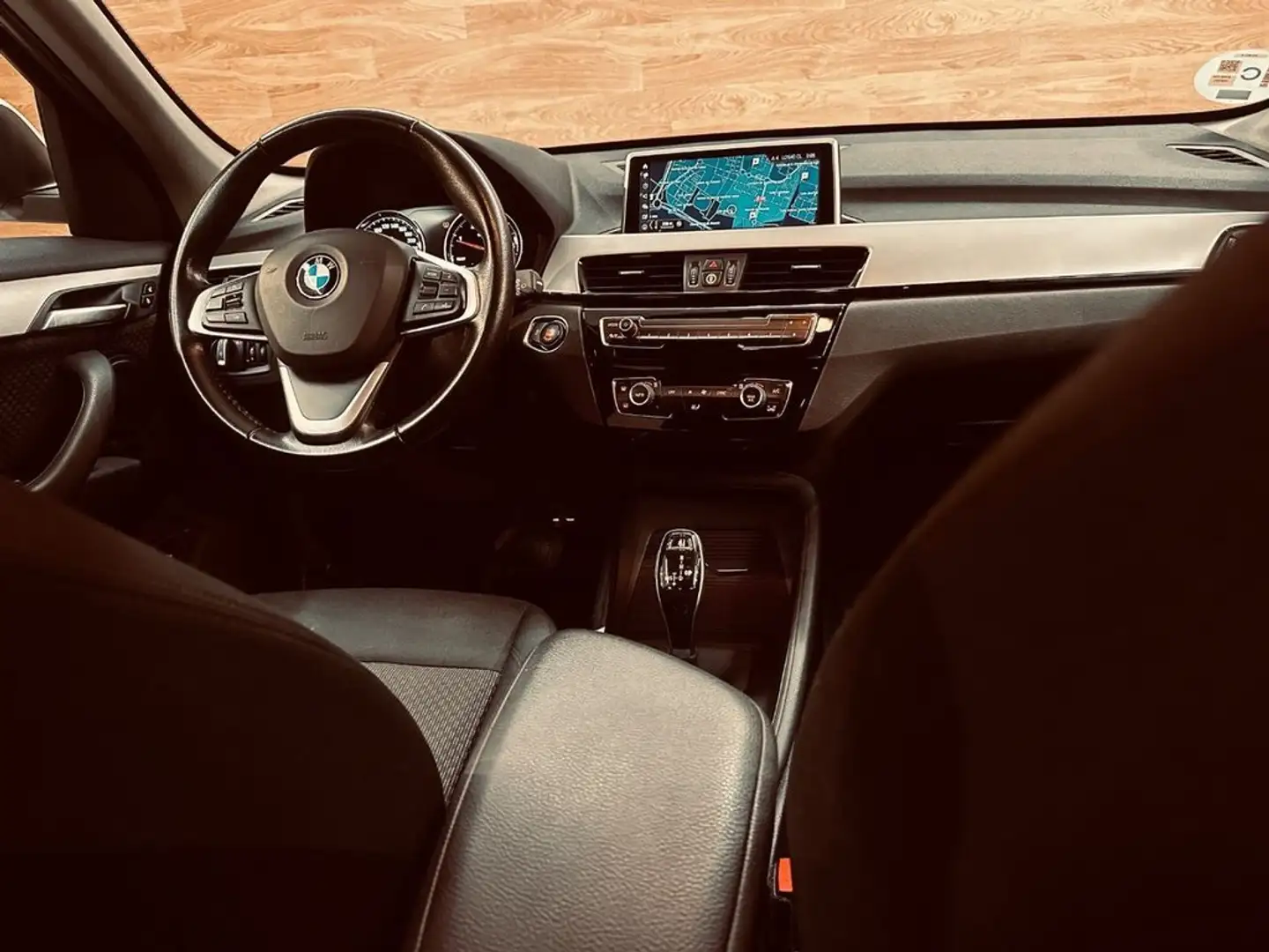 BMW X1 sDrive 18dA Corporate Blanco - 2
