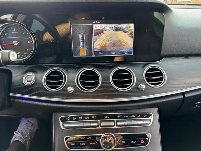 Mercedes-Benz E-Class view 12
