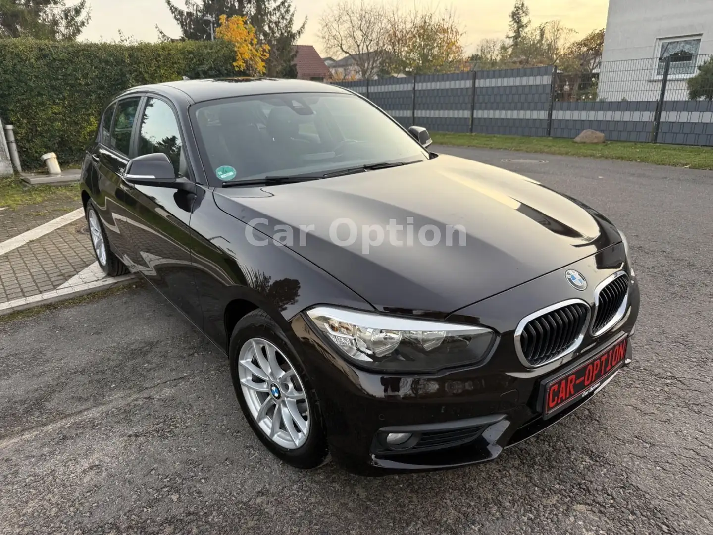 BMW 116 d Limousine 5-trg. Advantage/Navi/PDC Brun - 2