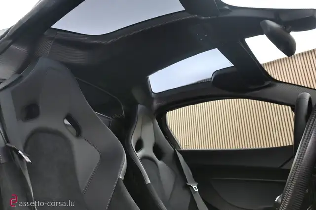 McLaren P1 view 25