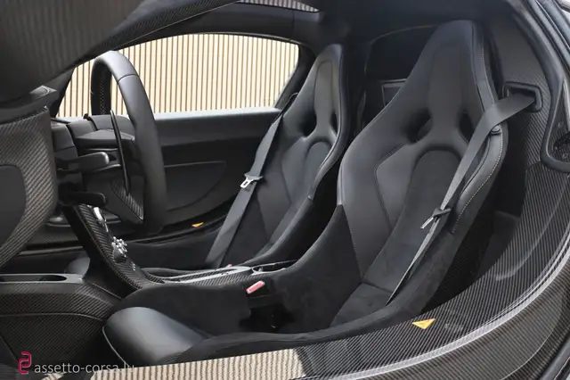 McLaren P1 view 9