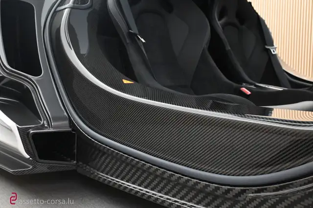 McLaren P1 view 26