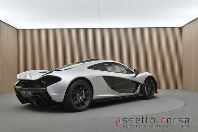 McLaren P1 view 4