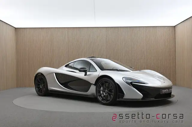 McLaren P1 view 6