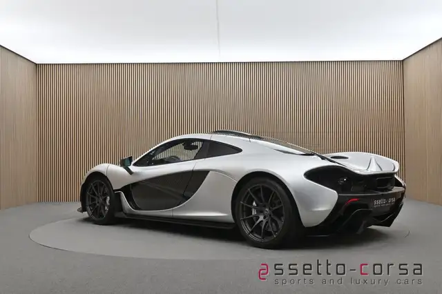 McLaren P1 view 2