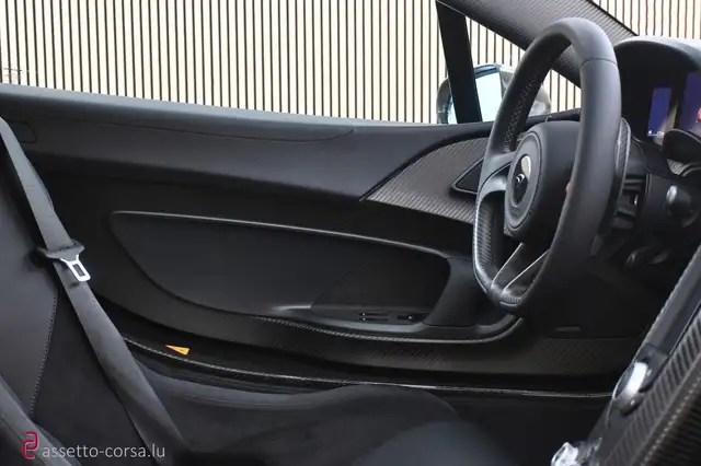 McLaren P1 view 19