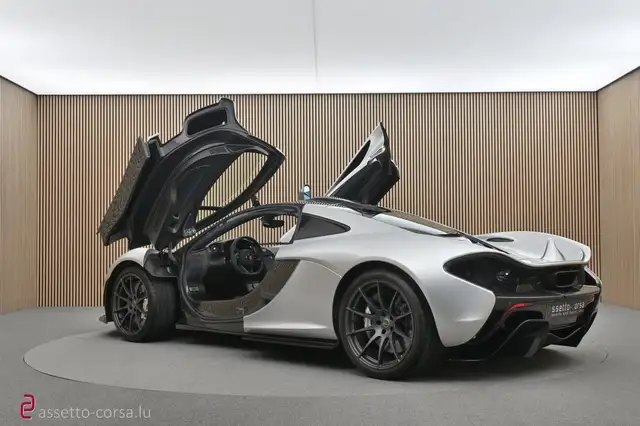 McLaren P1 view 30