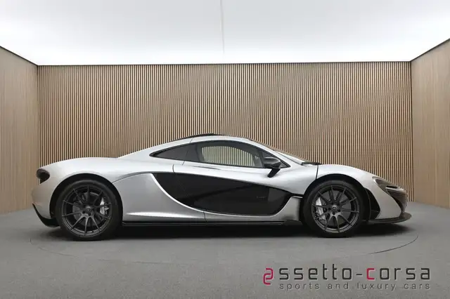 McLaren P1 view 5