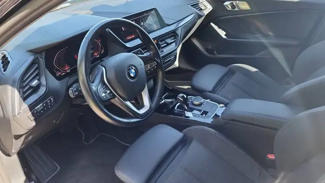 BMW 1 Series view 8