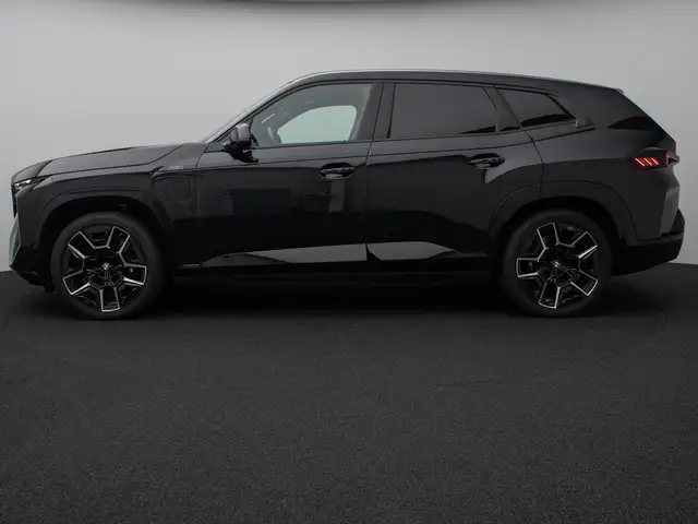 BMW XM view 11