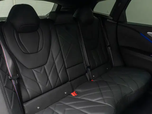 BMW XM view 28