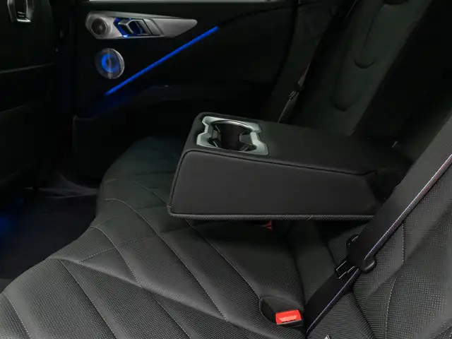 BMW XM view 27