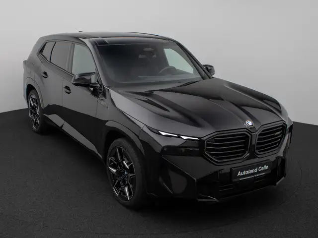 BMW XM view 3