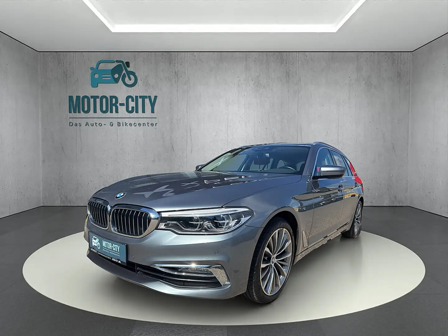 BMW 520 d Touring Aut. Grau - 1