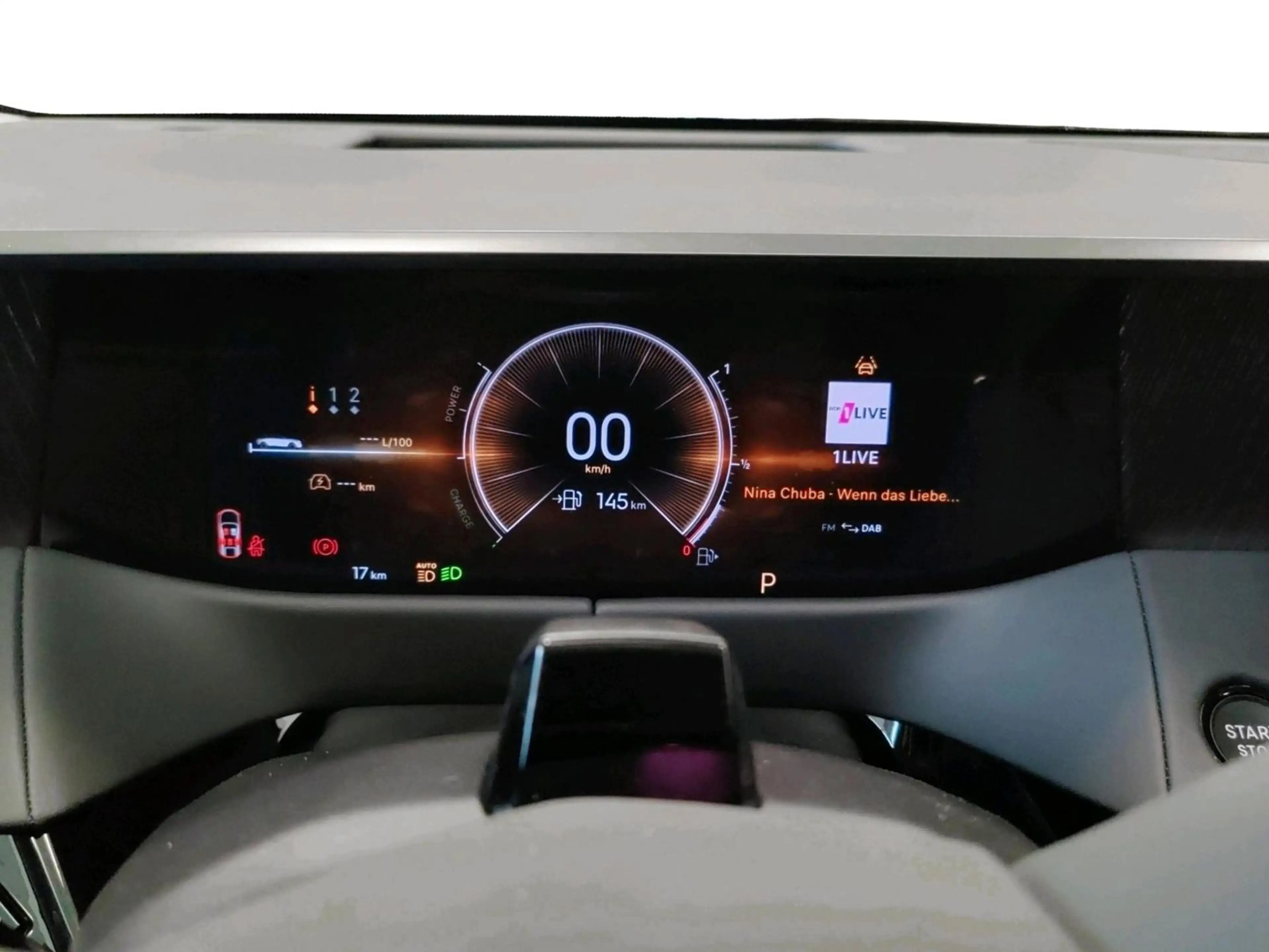 DS Automobiles N°7 ÉTOILE HYBRID 145 PS Glasdach — photo 10