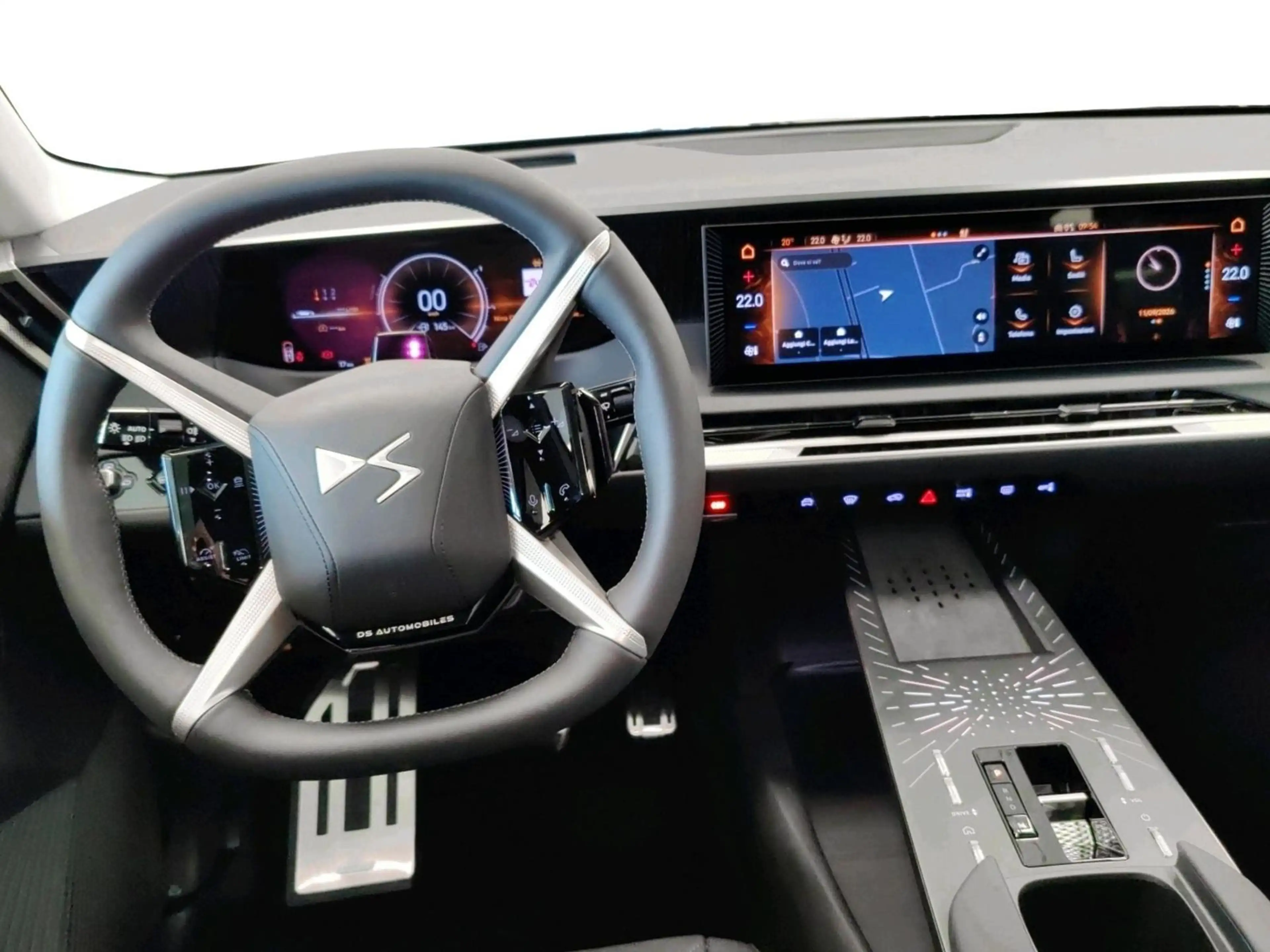 DS Automobiles N°7 ÉTOILE HYBRID 145 PS Glasdach — photo 9