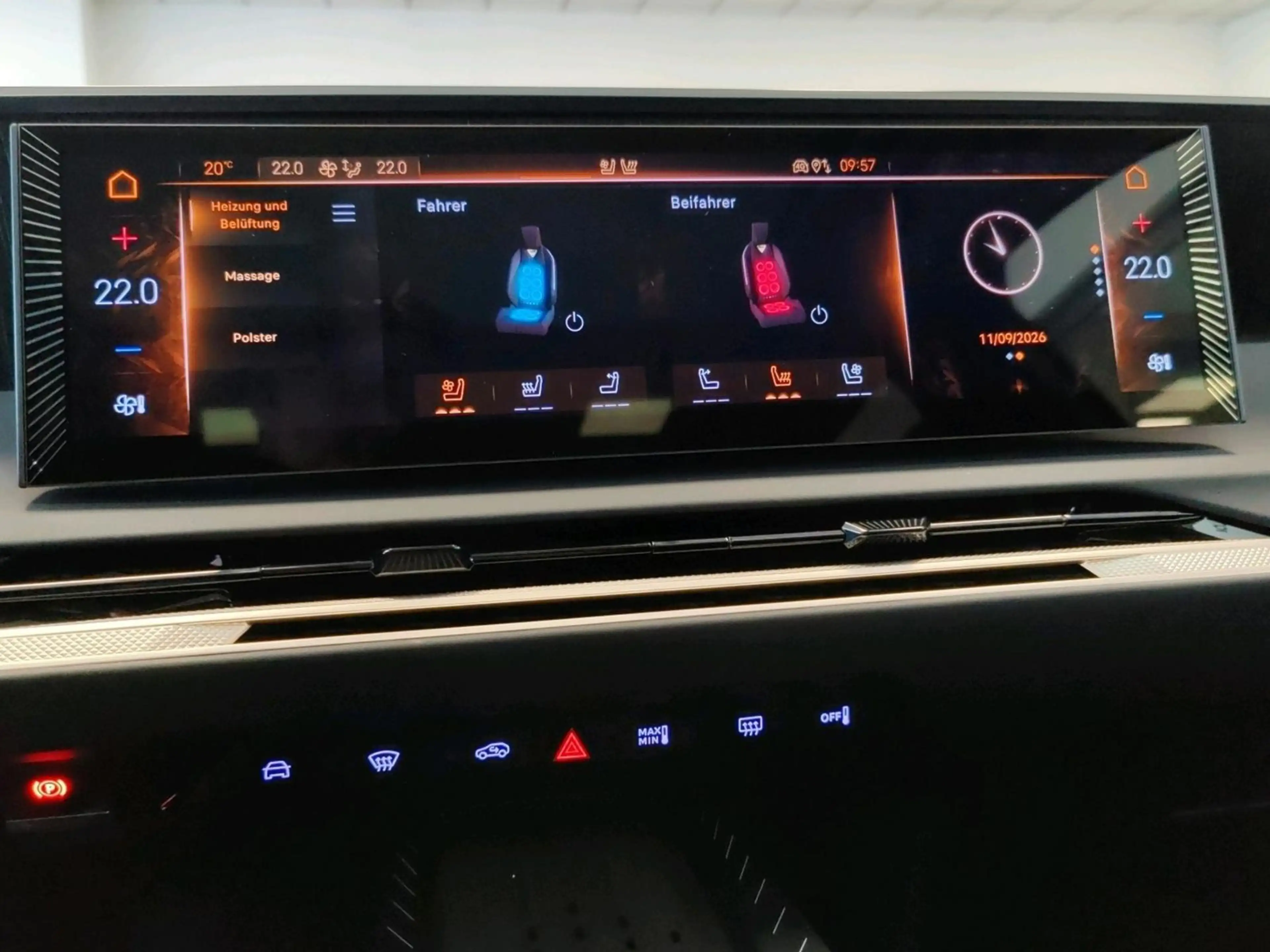 DS Automobiles N°7 ÉTOILE HYBRID 145 PS Glasdach — photo 15