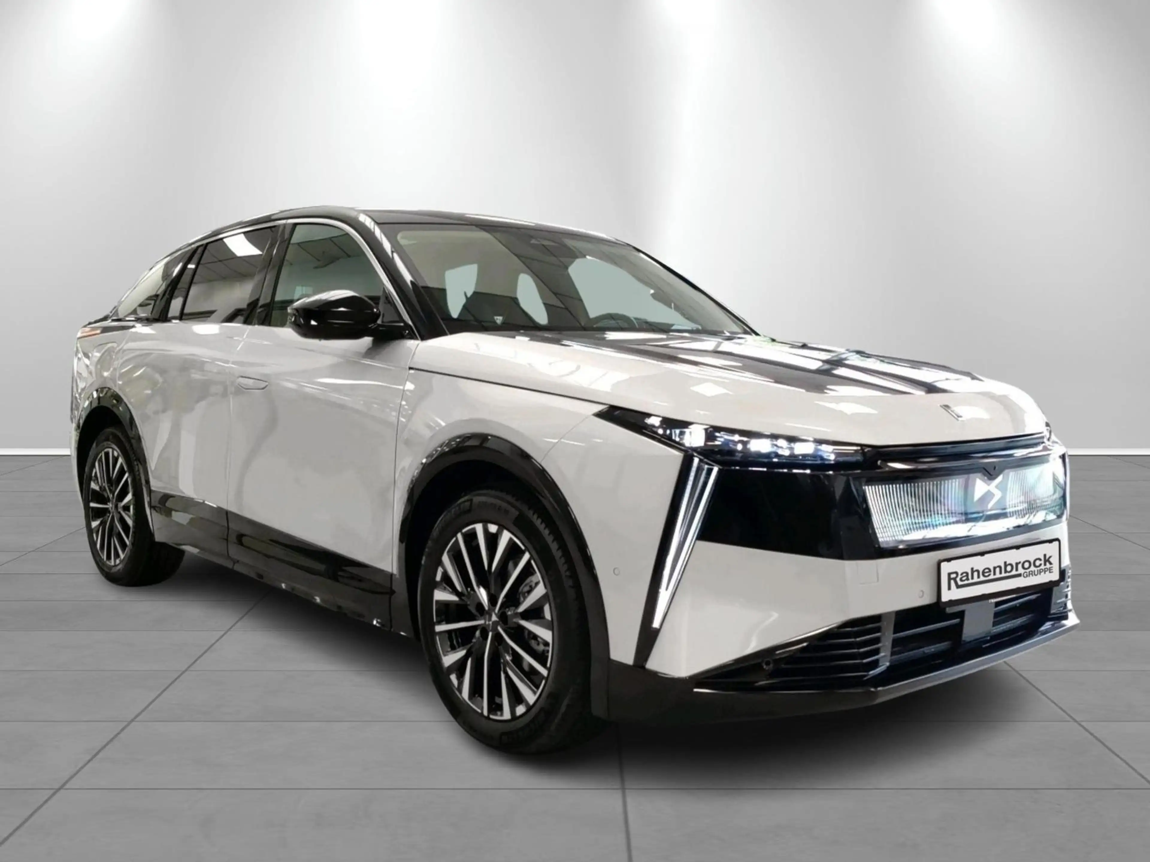 DS Automobiles N°7 ÉTOILE HYBRID 145 PS Glasdach — photo 2