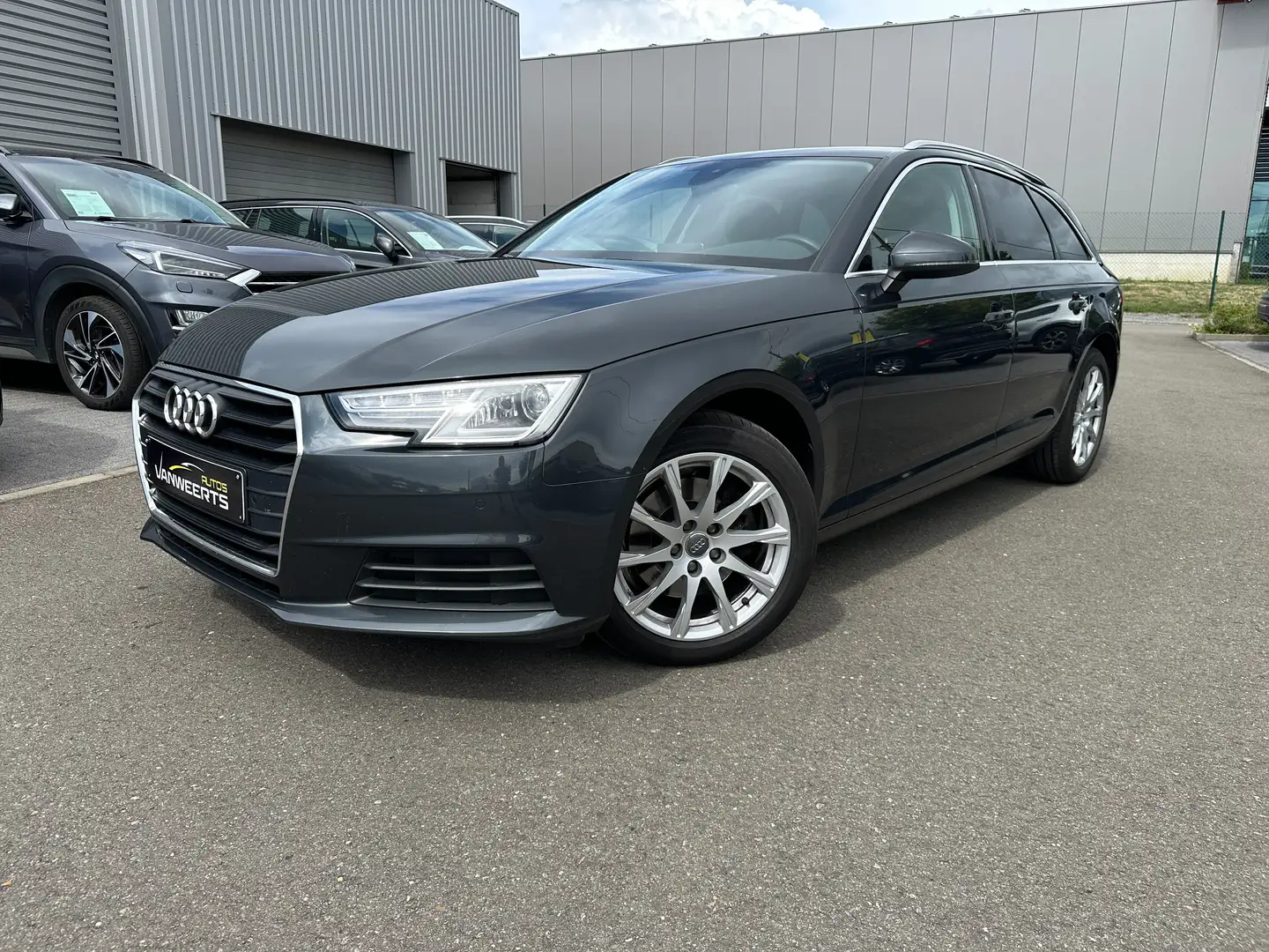 Audi A4 Avant 35 TDI S tronic, 2.0 TDI DSG AUTOMAAT Grijs - 1