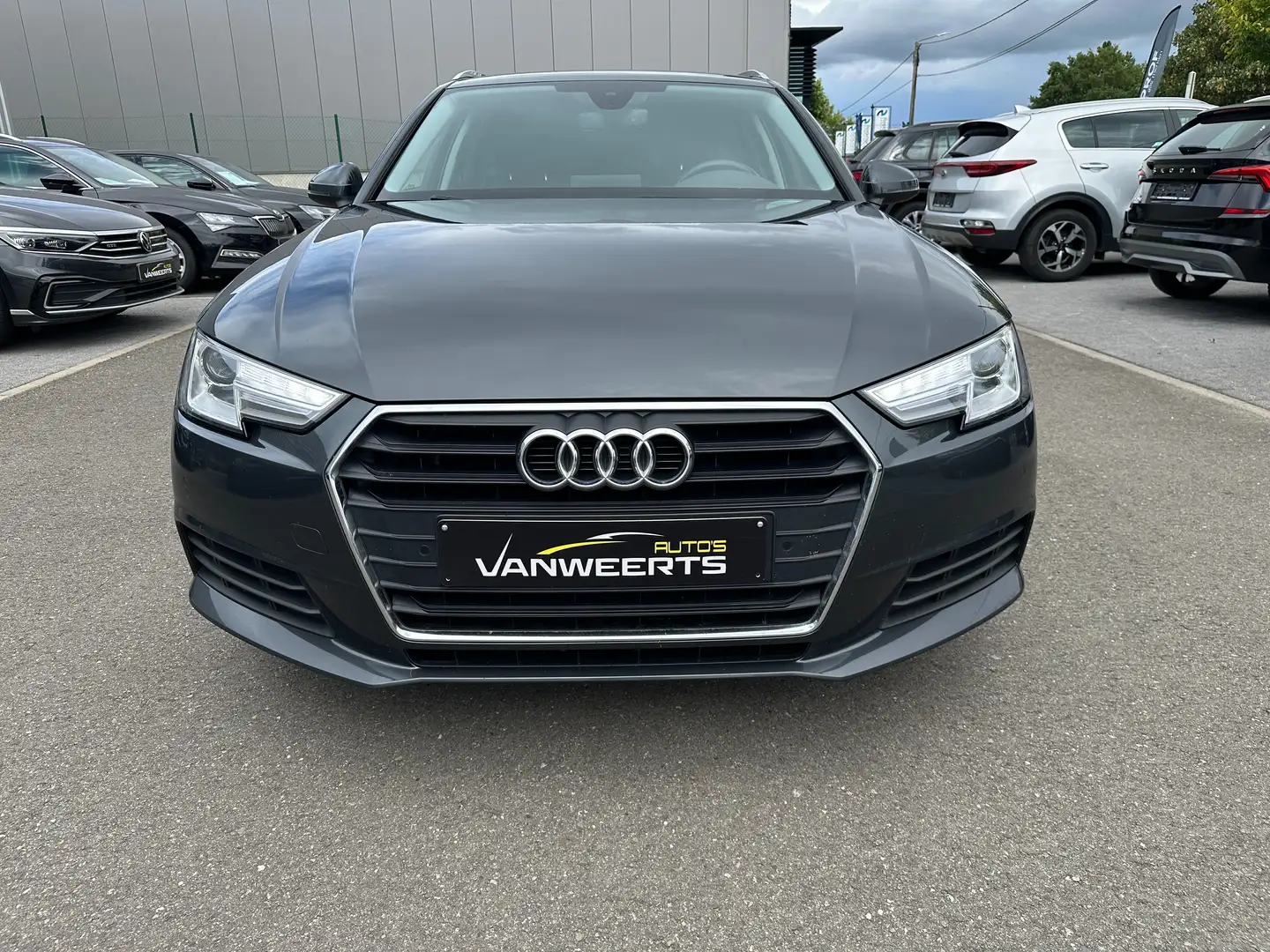 Audi A4 Avant 35 TDI S tronic, 2.0 TDI DSG AUTOMAAT Grijs - 2