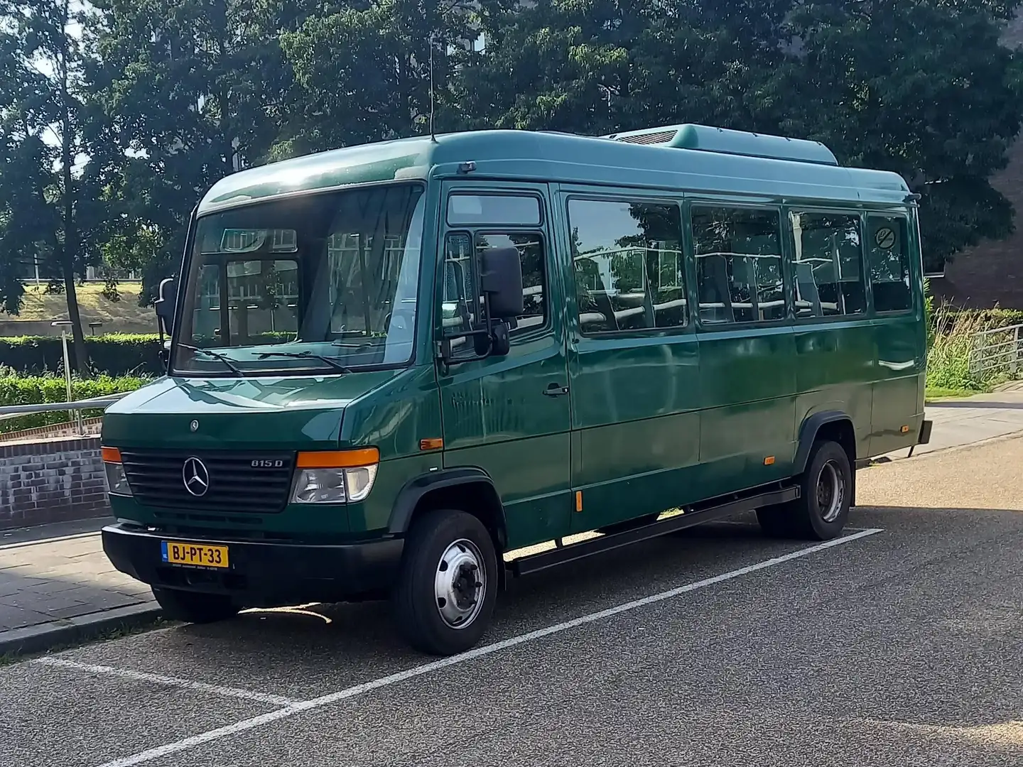 Mercedes-Benz Vario 815D Grün - 1