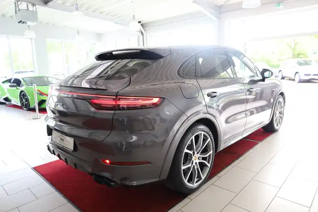 Porsche Cayenne view 7