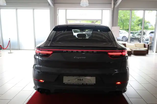 Porsche Cayenne view 4