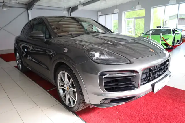Porsche Cayenne view 9